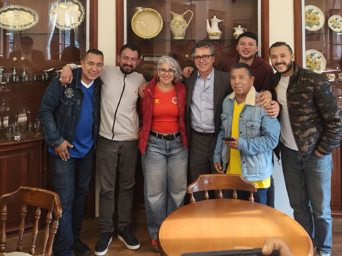 HERACLITOL's tweet photo. En Bogotá la mayoría de los ediles apoyan a @IvanCepedaCast, coincidimos en las ideas progresistas, en las ideas socialdemócratas, y hoy conversamos y ellos y con @PizarroMariaJo sobre la organización del día electoral y ganar la presidencia. 
Cirano Cardona 
José Casadiego 
Diego Angulo 
Marlon cruz 
Fredy Martín 
En #Bogotá y en Colombia Ganaremos.