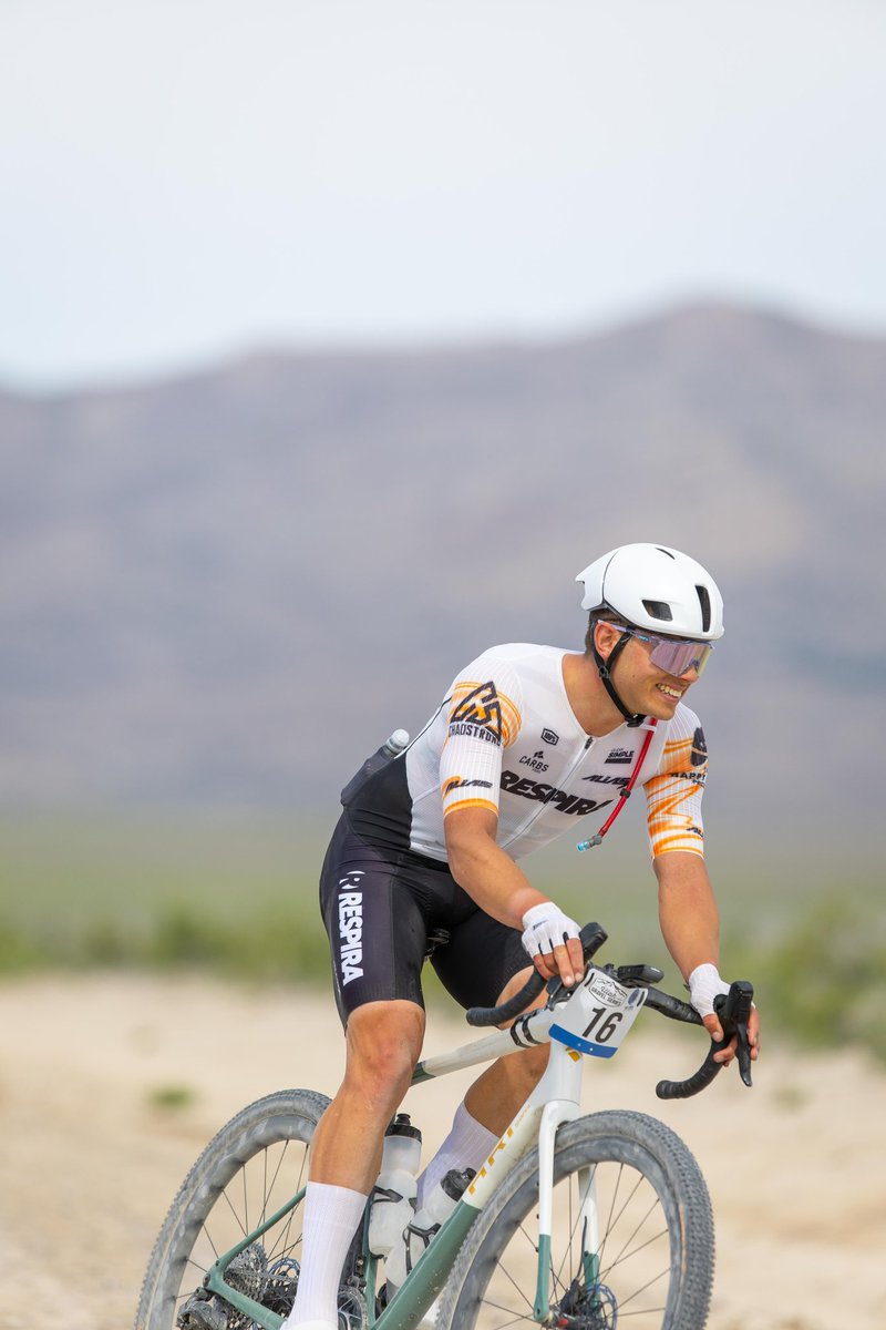 aliasmx_'s tweet photo. A bladder integrated skinsuit to meet the demands of gravel racing 🙌 All possible through the Custom LaB https://t.co/FbysE0hVkL