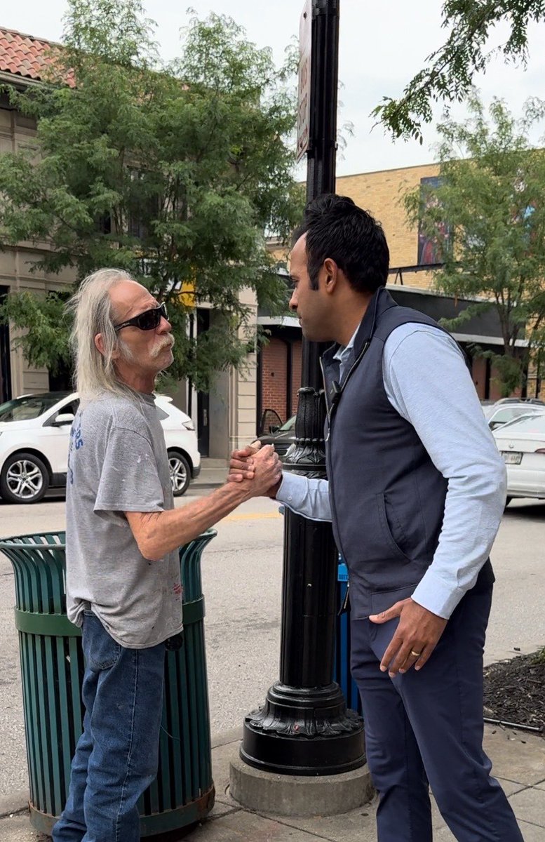 VivekGRamaswamy's tweet photo. Walked around the streets of Cincinnati tonight &amp; listened to hard-working Ohioans who want to see safer streets, lower costs, and bigger paychecks. They may not be traditional Republicans, but I told them I’ll deliver for them equally, regardless of their party. 💪🏼 https://t.co/03vPGS2CgS