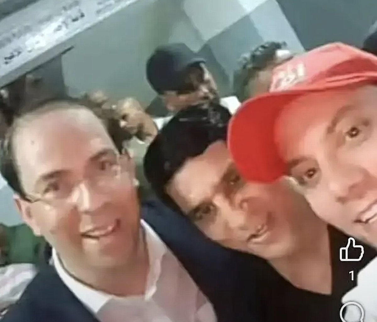 Carthagynois's tweet photo. @TactiqueDZ @NoussourTN @TrabelsiMt Aucun liens entre l’Etat sous Saïed et la FTF nouvelle ou ancienne. D’ailleurs l’ancien président de la FTF est en prison. Ce dernier est lié à l’actuel vice-président de la FTF. 

Par contre, l’actuel vice-président de la FTF, est peut-être proche de l’ancien chef du gouvern 1/2 https://t.co/UGv0Nd9PLs