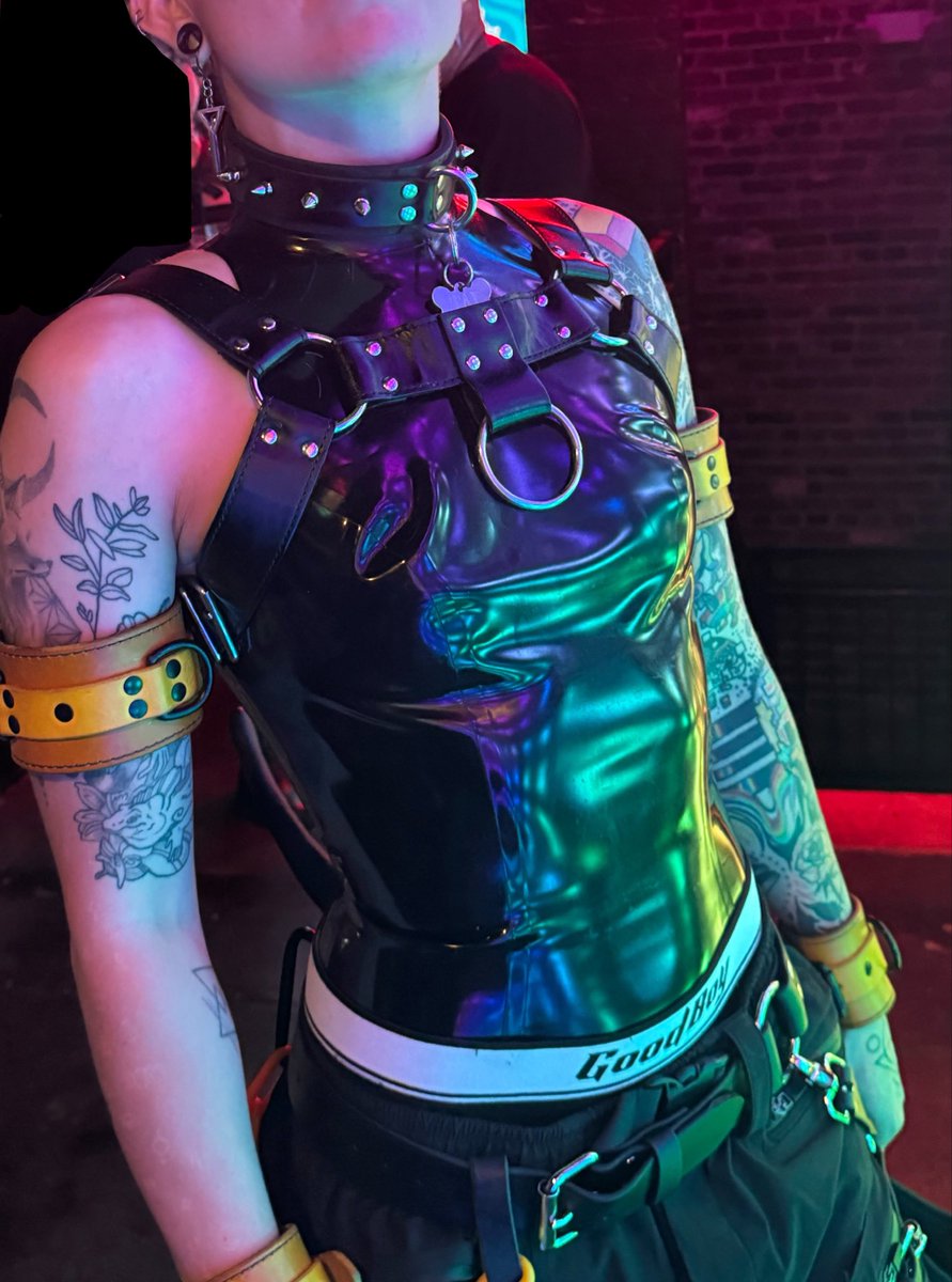 MezPulse's tweet photo. I love the way light bounces off my Latex✨ https://t.co/RBcYJMvfqg