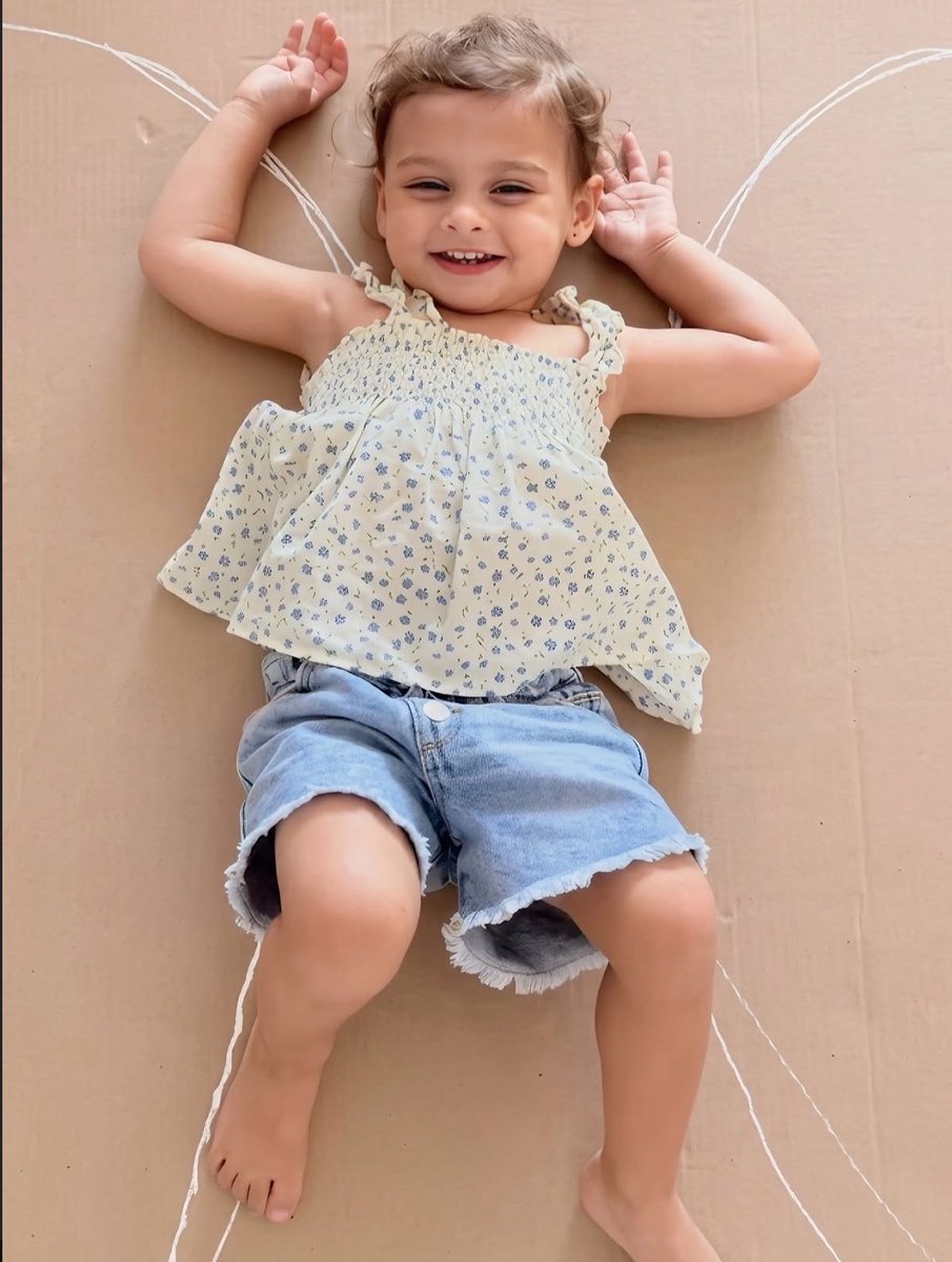 tuibecrf's tweet photo. Que criança preciosa. Merece todo amor do mundo! Eu não entendo como o ser humano consegue destilar ódio a um anjinho inocente e indefeso desse. Que Deus te proteja sempre, princesa. https://t.co/XZYAU8xiLU