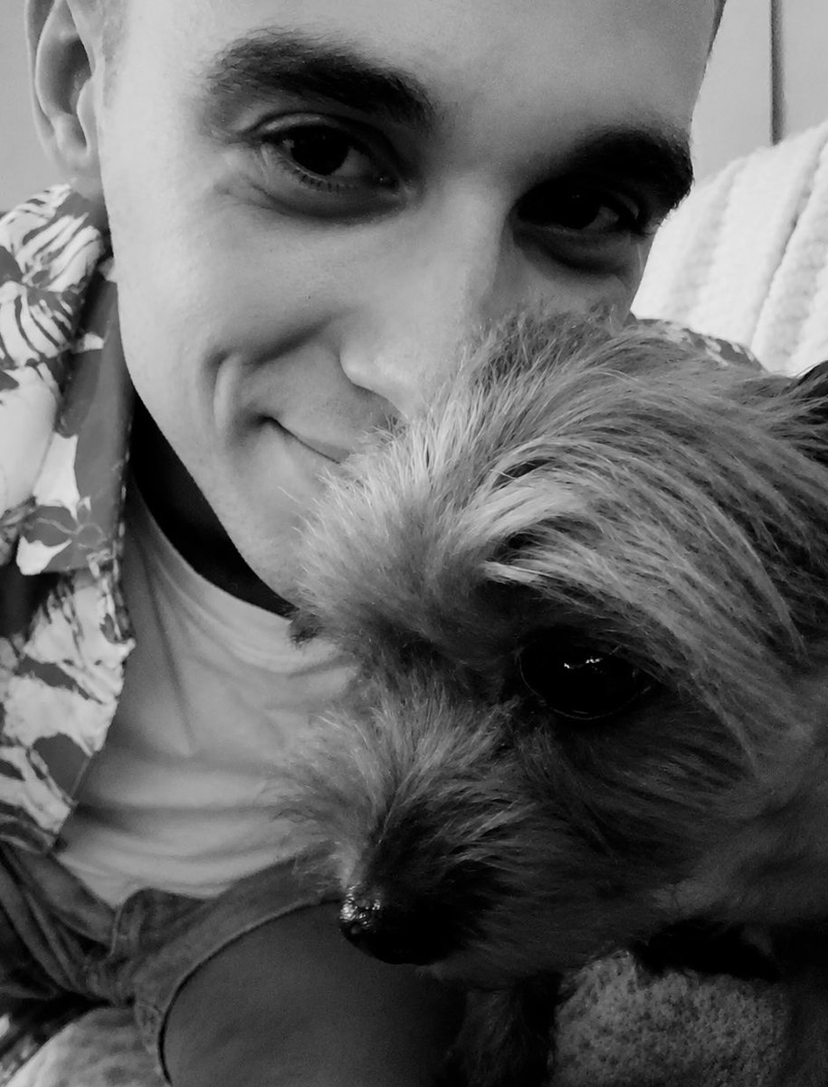 podlizzka2's tweet photo. На фото представлены две булочки с корицей 💖 https://t.co/gMSFRMrujA