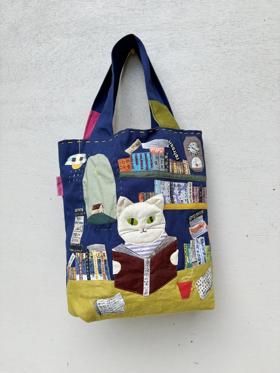 emabag's tweet photo. 🌛🌳夜のねこ物語🐈‍⬛📘 https://t.co/Pn1LOa8L9w