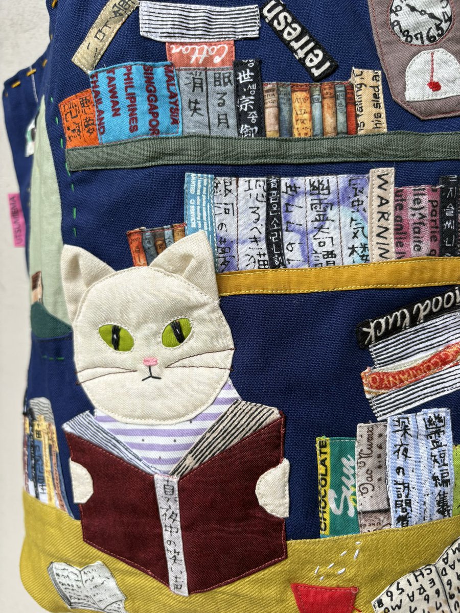 emabag's tweet photo. 🌛🌳夜のねこ物語🐈‍⬛📘 https://t.co/Pn1LOa8L9w