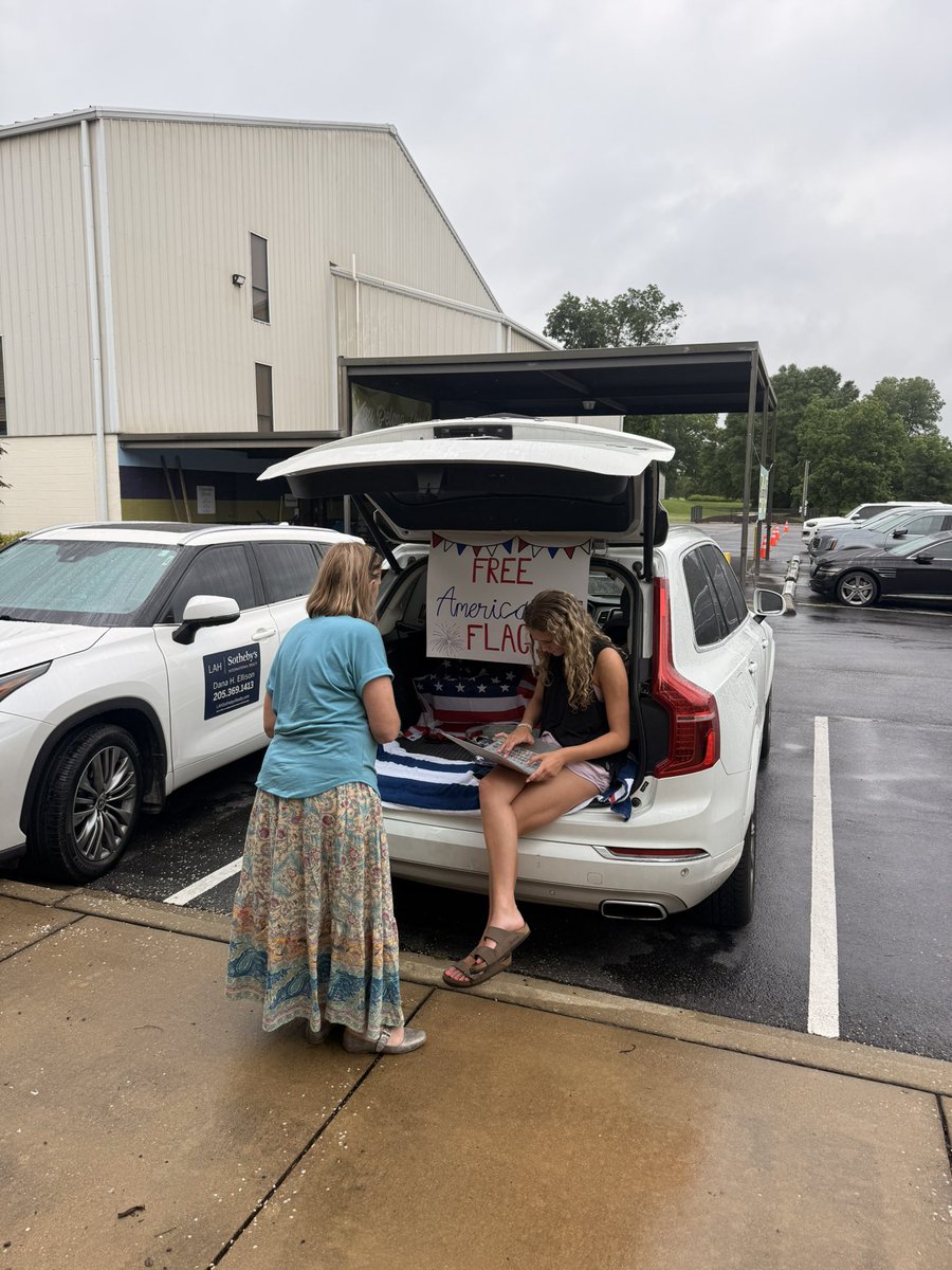 annaunfilteredd's tweet photo. Yesterday, I had the opportunity to represent @TPUSA’s Fly the Flag initiative at Alabama’s primary runoff.

@_CarlySkipper and I helped voters check their registration status. No matter where you stand politically, voting is one of the most important duties we have as Americans. https://t.co/HQMGhfvucv