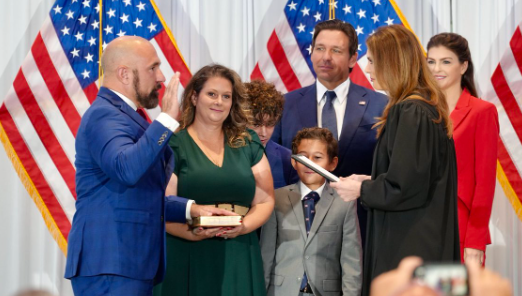 JayCollinsFL's tweet photo. Governor DeSantis appointed me to help keep Florida moving in the right direction.

Now I'm running to protect what makes Florida special.

Safe communities.
Affordable living.
Freedom.
Opportunity.

And making sure the next generation can build a life here too. https://t.co/1axnDALPnP