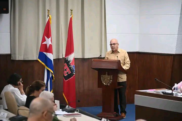 alexeyojeda73's tweet photo. El Pleno del CCPCC, evaluó temas vitales en la conducción de la economía, la empresa estatal, las oportunidades para los actores económicos no estatales, los cubanos con capital para invertir, la gestión agrícola, la energía y la transformación de la banca. #CubaVencerá https://t.co/wb11o7q39C