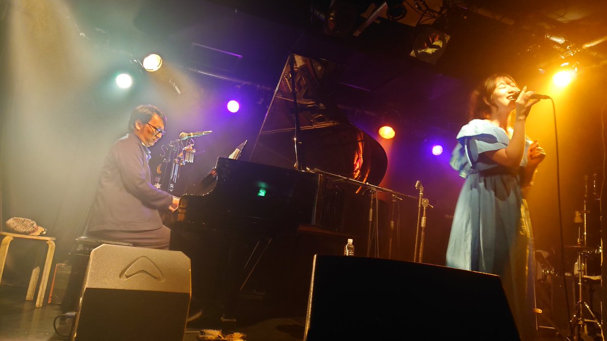 ryura1221's tweet photo. 共演者様もめちゃめちゃ素敵でした✨
#STRAYnote さん
素敵なヴァイオリン🎻
#マホガニー&コアさん
やさしいハーモニー🎶
#micaco.さん
惹きつける美しい歌声
#エナイハナ。ちゃん
深みを増した格好良いステージ
ありがとうございました🎶
@vnRURIstraynote
@mahokoa_info
@ariel_y0
@hana_tabun https://t.co/kutGEgODTy