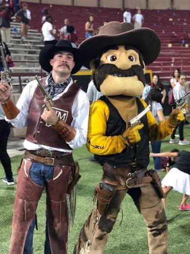 ChadBorota's tweet photo. @BisonReport Thundar won’t stand a chance vs Pistol Pete..  Buffalo steaks..  it’s what’s for dinner!!  🤠 https://t.co/KKNt6LXFCZ