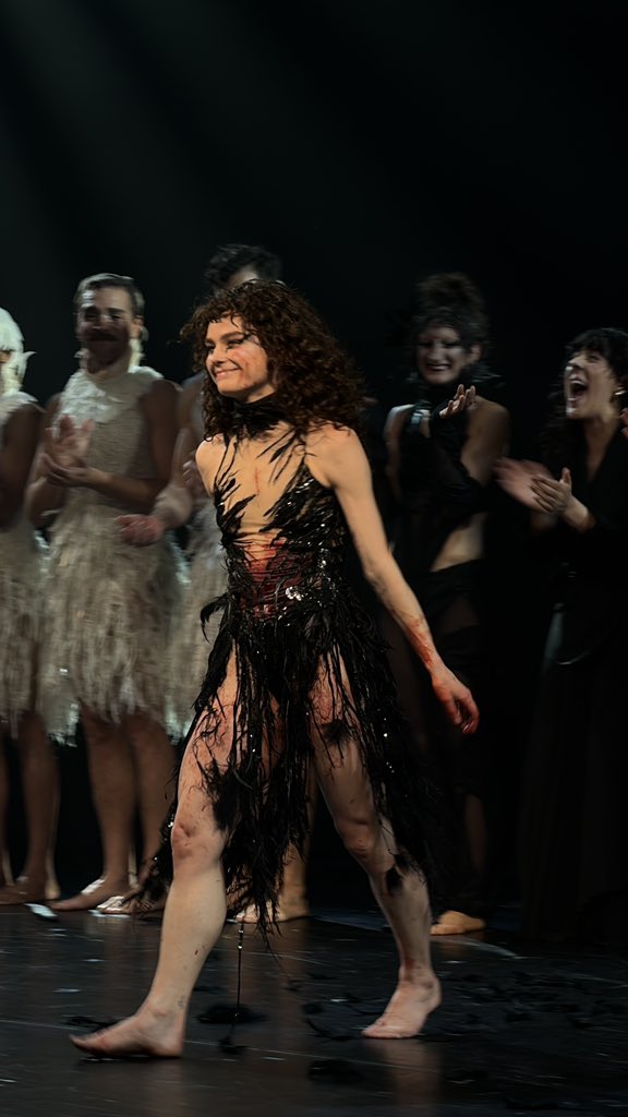 savaglad's tweet photo. I fear Black Swan at @americanrep is a MUST see. This INCREDIBLE cast y’all. I need more Sonya Tayeh choreography AND directed work because WOWOWOW. Melanie Moore is an absolute thrill in this role as Nina! Inject it directly into my VEINS. I NEED MORE!🖤 https://t.co/jyiUXxc8ME