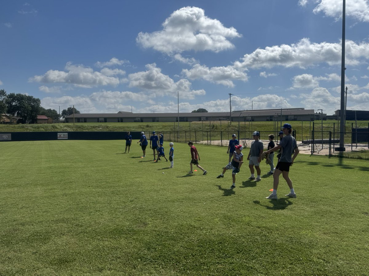 GPoolWarriorBSB's tweet photo. First day of youth camp was a success! We focused on the defensive side this morning https://t.co/PsbOTjJtHM