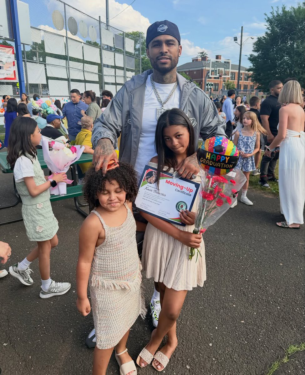wavecheckers's tweet photo. Dave East’s daughter graduated today 👩🏽‍🎓📚 https://t.co/j9rOht2yOk