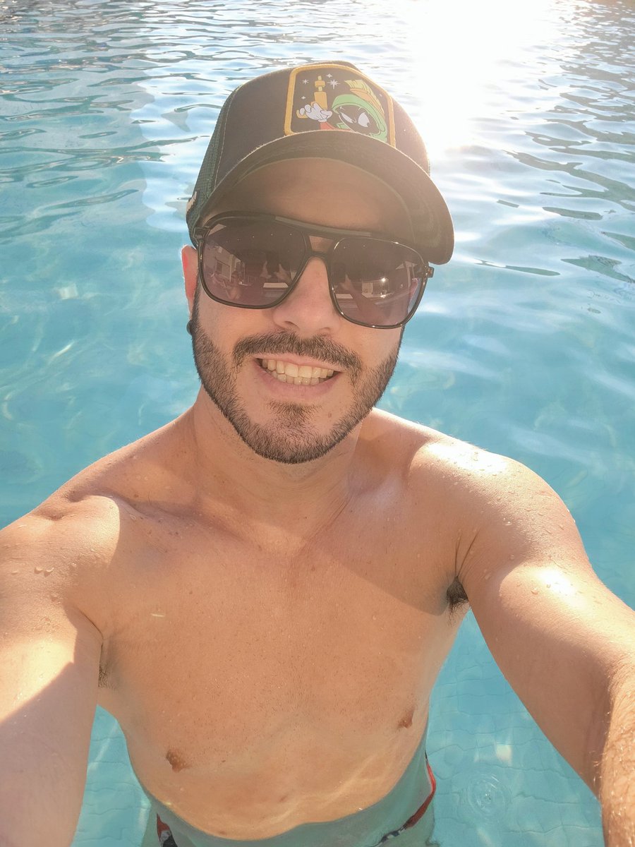 HDannypapi's tweet photo. “Piscina, tranquilidad y fútbol… hoy se apoya a Brasil 🇧🇷😎
De estas pequeñas cosas también se alimenta el alma. https://t.co/Q8YRPw0OHr