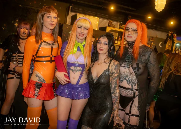 My loves 💝✨️ @sarinahavok @michellemasque @madame_ouija 📸🙏 @jays_playhouse for @AltPornNet https://t.co/4Y6nYyUXaU