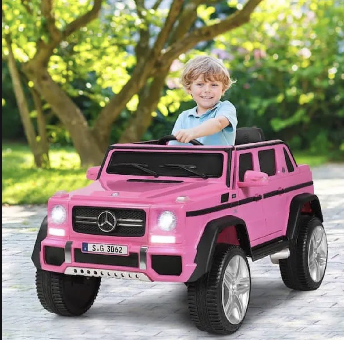 SaturnDL_'s tweet photo. Mfs in school really used to tell you they weren’t rich but they had a pool and one of these doohickeys parked in the driveway https://t.co/H5uhgjHKZN