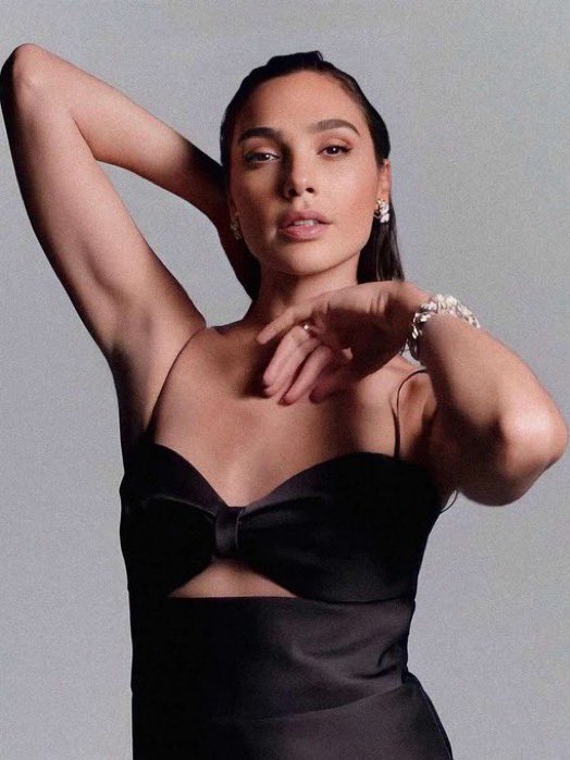 GODDESSGAL9's tweet photo. Perfect woman ever 🔥
#GalGadot #wankbattle #wankchat https://t.co/tiButjbwPo