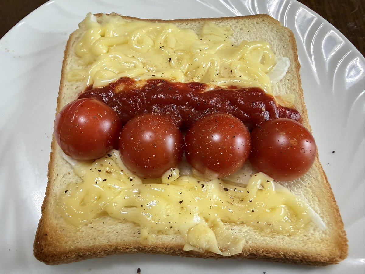taizoosusume's tweet photo. 朝ごはん トマトウインナータマネギチーズトースト マヨネーズケチャップ粒黒胡椒 #おうちごはん #今日のごはん #簡単ごはん #節約ごはん #HomeCooking #EasyRecipe #JapaneseHomeCooking #Japanesefood #ToastArt #ComfortFood
#朝ごはん #折りたたみトースト https://t.co/KZGch8iPlF
