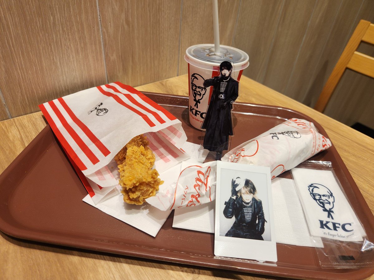 gaze6969tsk's tweet photo. おはょ(⁎ᴗ͈ˬᴗ͈⁎)
早番行って来ます

ケンタの
★辛旨ジンガー,ツイスタ★
うまっ🩷️ https://t.co/Vy6EYNDMR7