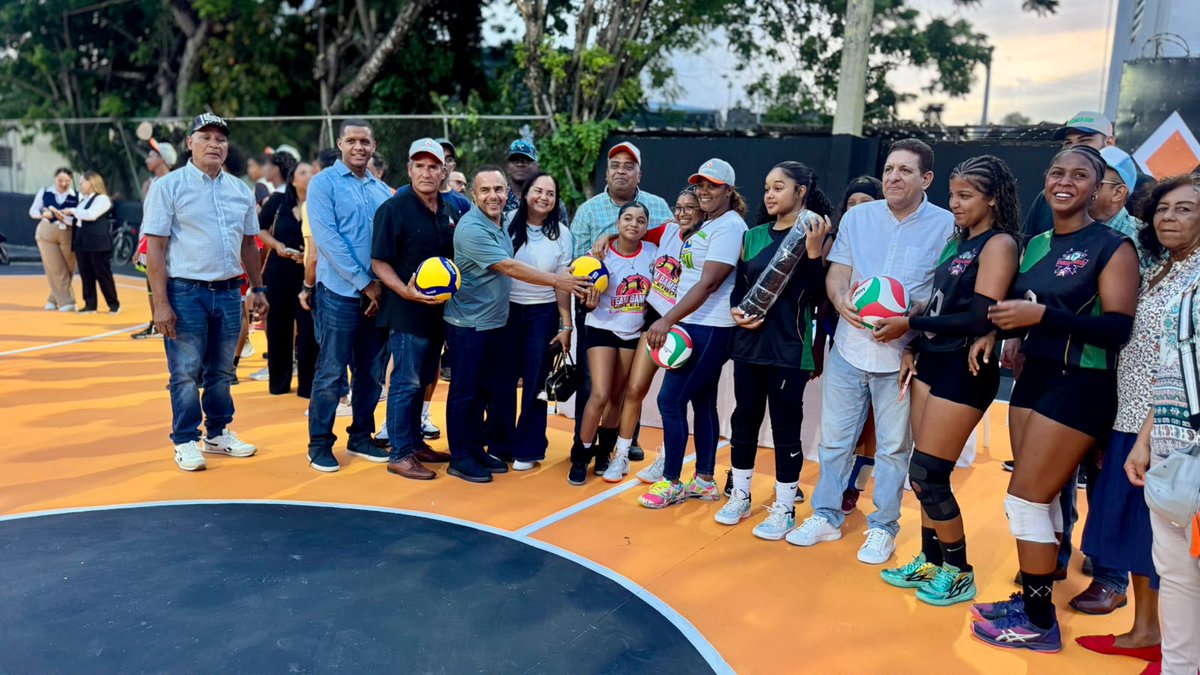 JesusPrimitivo2's tweet photo. señores .Ayer Municipio de Bonao la inauguración del complejo De cancha Jorge Alberty  .gracias Apoyo DR Eberto Núñez Alcalde de Bonao Cerimas señor .Lic Luis castillo y Director Regional De Deportes y Recreación señor .Jesús primitivo Ramírez Brito . https://t.co/BsKuOZSmIR
