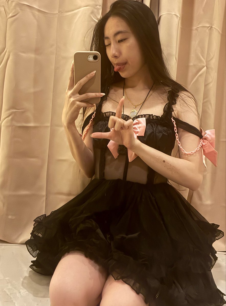 jynkyart's tweet photo. and just like that i ate up $120 Subbie Bucks 😋 

this dress is soooo cutesie 
@moeflavor https://t.co/Ag8gR0Adao