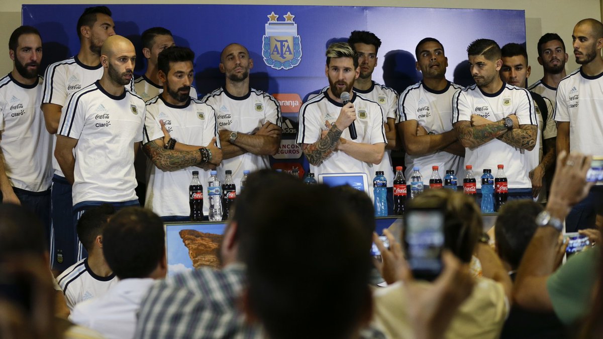 mars_over_'s tweet photo. @AtaqueFutbolero Los coreanos ahora https://t.co/Gqa3qMsRsq