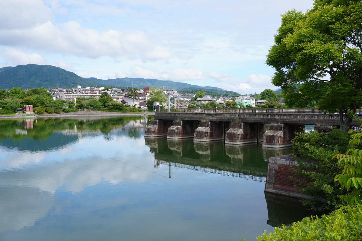 WS_Biwa's tweet photo. 2026年6月18日(木)
　6時の琵琶湖水位　-23cm.
　現在の瀬田川洗堰放流量　15㎥/s.
　昨日の琵琶湖流域の平均日雨量　0.1mm.

■昨夜の雨があがり少し湿度を感じる瀬田川洗堰です😔本日の予想最高気温は30℃💦にわか雨の可能があるとの予報！折りたたみ傘があると安心です🌂今日もよい1日を🙌 https://t.co/wG9z4R3ZbC