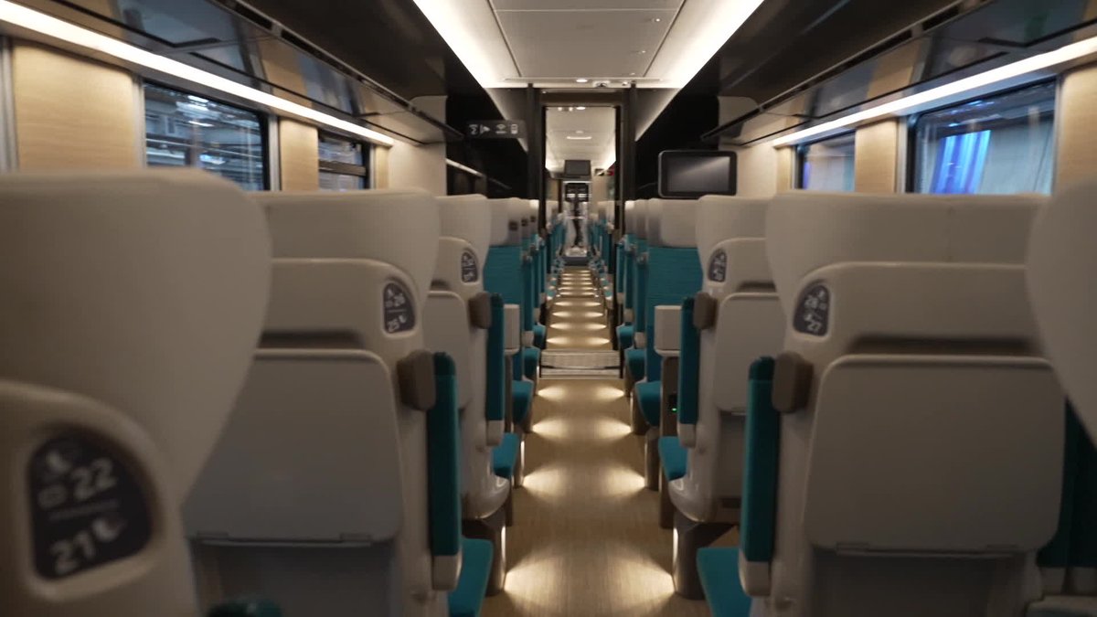 samuuu1904's tweet photo. CAF con su Oxigène para la SNCF demuestra poder hacer  cosas mucho mejores, pero para el interiorismo de los trenes, @renfe tiende a no cuidar demasiado su identidad visual, o esa es mi percepción https://t.co/3Cc1arUl82
