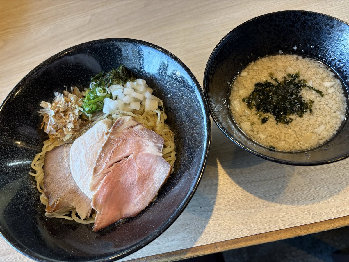 tcs_taisei's tweet photo. おはようございます。

本日のご飯物はローストビーフ丼です。

木曜日限定煮干しと山椒の背脂まぜつけ麺ご提供致します。

本日もよろしくお願い致します。 https://t.co/013nJacFEn