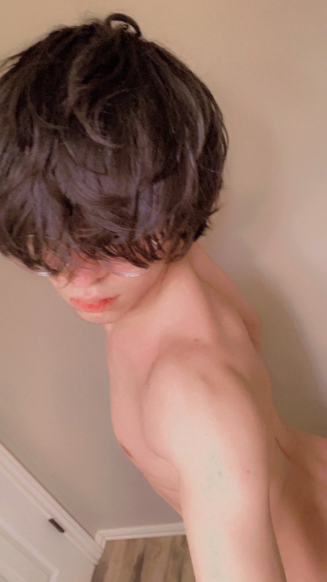 KoroFemboy's tweet photo. I srsly need someone to come take me and make me their boy wife 😔 #femboy https://t.co/AXxJ2vK9r8