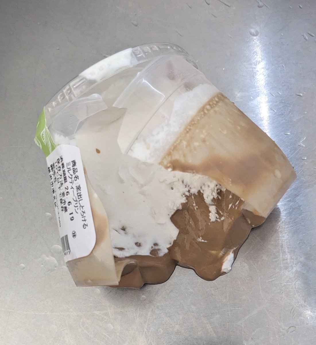 Agrius_'s tweet photo. ファミマのプリン食べようとしたら落として割れてしました😢😢😢😢😢😢😢😢😢😢😢😢😢😢😢 https://t.co/BGRlV02On5