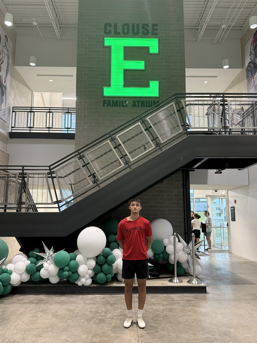 Nolanphillips28's tweet photo. Had an amazing time at the University of @EMUFB! Thank you so much @JustinParbs  and @CoachKurzner for having me out and giving me an awesome experience with helpful tips. #ETOUGH @qbc_monarch @myoungoc77 @CoachDevinePTBM @kt_recruiting @SidelinePreps https://t.co/Mg04t276Qw