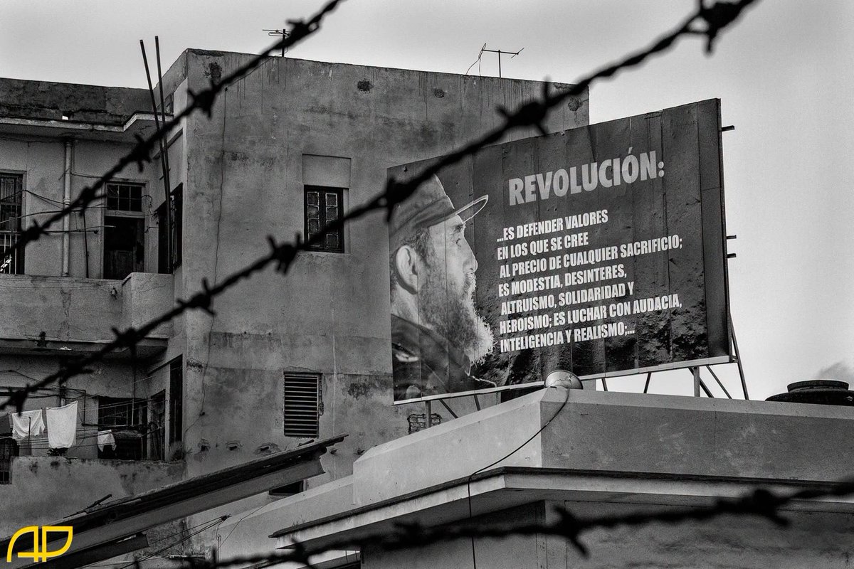 ultras_antifaa's tweet photo. “Revolution: defending the values one believes in at the cost of any sacrifice; it is modesty, selflessness, altruism, solidarity and heroism. It is fighting with audacity, intelligence and realism...”

📍Havana, Cuba https://t.co/jdIaTjftZr