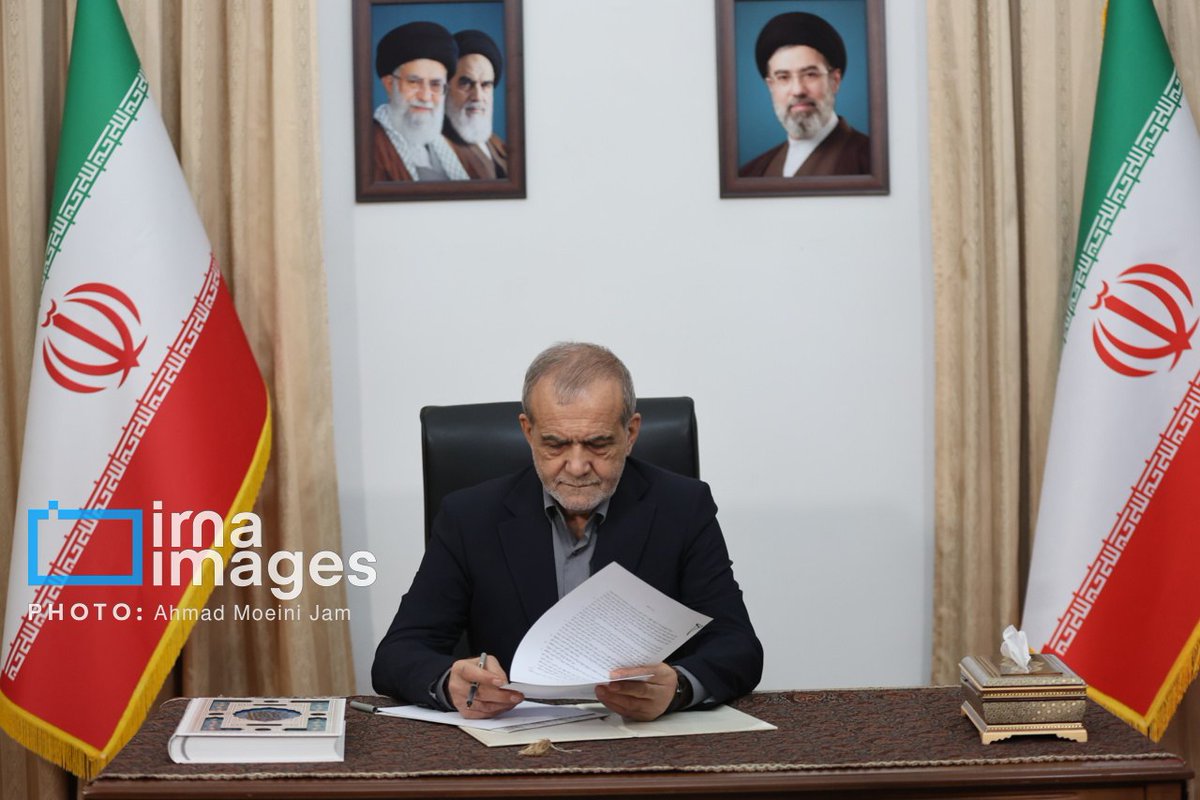 PresstvExtra's tweet photo. 📸 Iran’s President Pezeshkian and his US counterpart Trump signed the MoU between Tehran and Washington digitally and remotely.

Follow: https://t.co/7Dg3b41hTx https://t.co/8GtQFZhuZ0