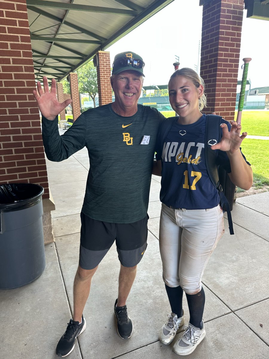 heidiwhite2028's tweet photo. Thank you @BaylorSoftball for having me at your prospect camp today! I got to pitch, play shortstop, and hit! I learned a new pitch grip and many amazing people! #sicembears #baylorsoftball https://t.co/flKNxum25e