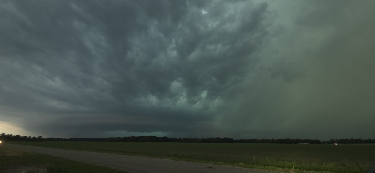 jaywmurdock's tweet photo. Tornado warned storm northwest of Martinsville. #ilwx @nwslincolnIL https://t.co/UAeP3vg6RH