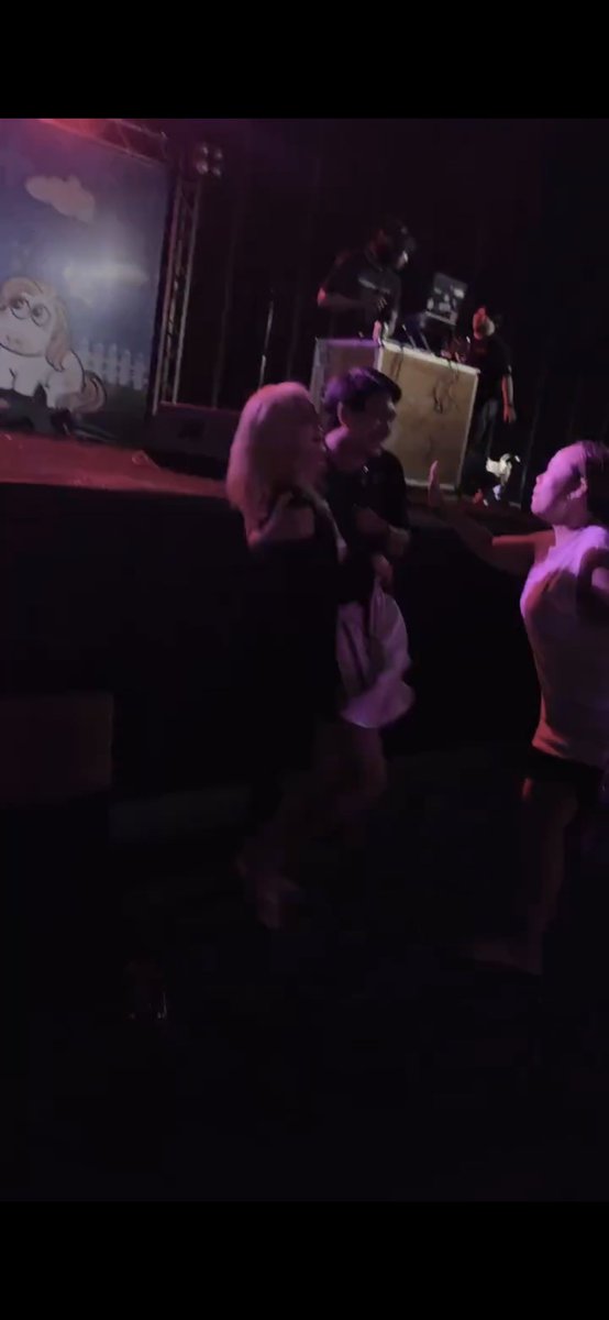 Lisa01328945's tweet photo. @MedussaArr @Americacoya Others noticed him as soon as he approached, including other artists. They gestured for him to stop and made faces that said "Don't do that." https://t.co/ikq0fsBilM