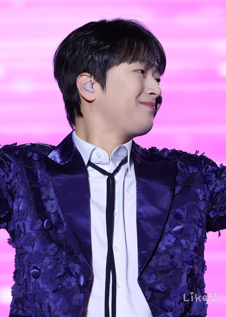 Like_Lcw's tweet photo. 찬원이도 신나고 찬스도 신나고 
끝나고 집으로 가는 길이 웃음으로 가득했어😆😄😁
260614 충주다이브페스티벌 #이찬원 https://t.co/ce4e1pQYPt