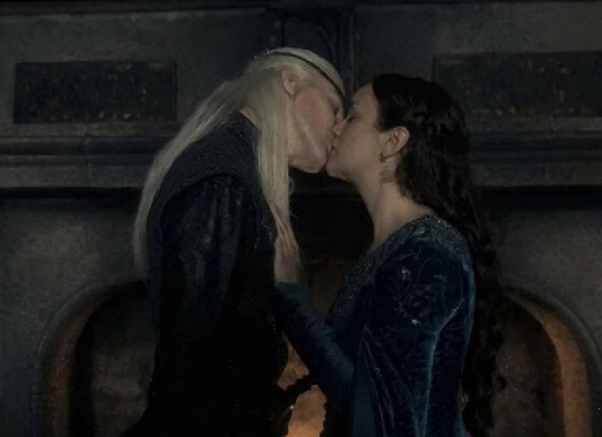reignsuniverse_'s tweet photo. essa safada fechou até o olho https://t.co/9NiRyILZdd