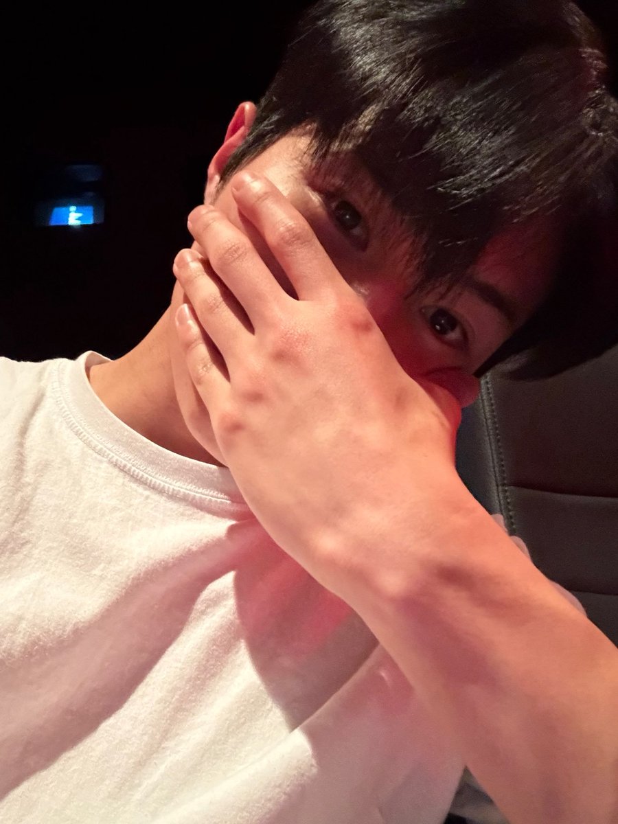 nyongprince_'s tweet photo. 뜽용이 생얼 셀카 볼때마다... 남친이 여친 쌩얼 좋아하는 이유 이런거..알것가틈..그런걸 느낌...야르 https://t.co/tF6n7ptR68
