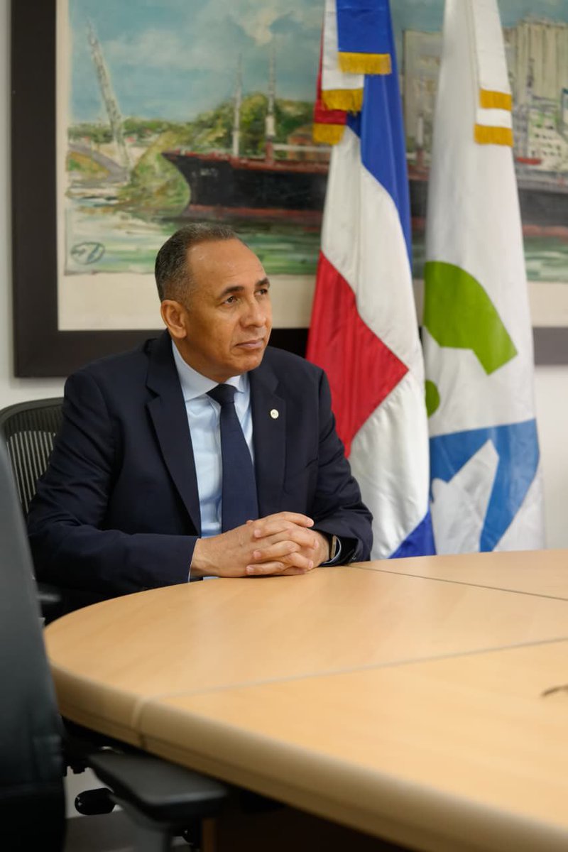 joeltorresDO's tweet photo. ¡El fortalecimiento institucional y la modernización continúan dando resultados en Aduanas! 

El Director General de @aduanard @nelsonarroyop y su equipo directivo, compartieron con la misión técnica del FMI los avances en recaudaciones, comercio exterior y transformación aduanera, contribuyendo a una gestión más transparente, eficiente y alineada con el crecimiento económico de la República Dominicana. 🇩🇴

#AduanasRD #FMI