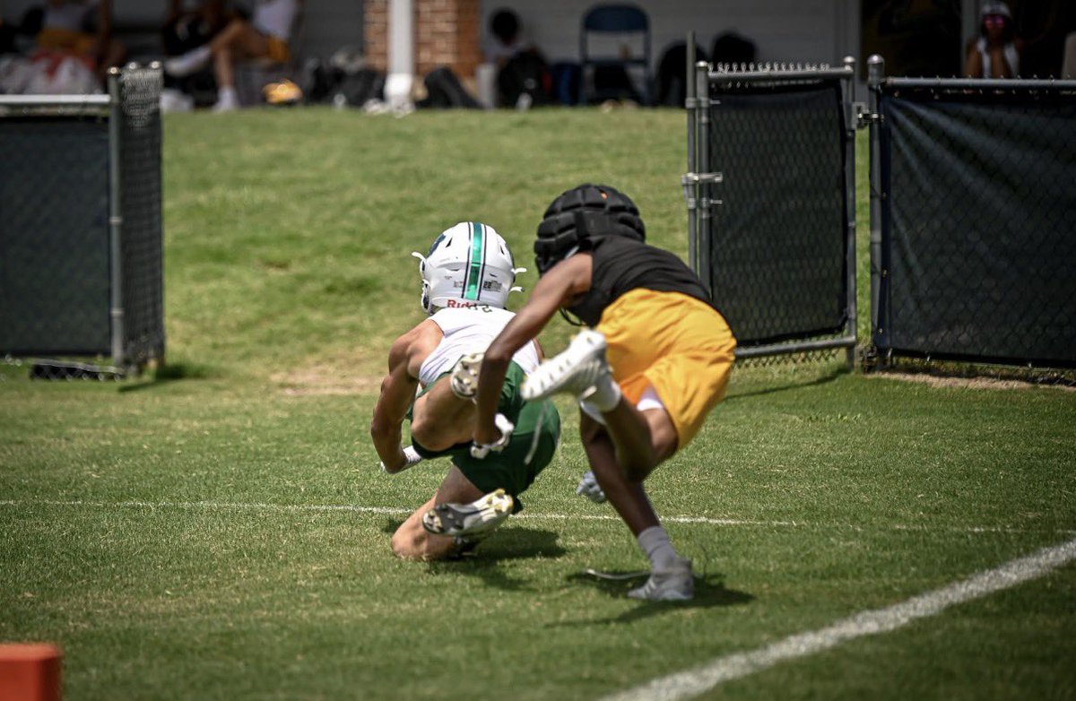 jaxhoward_15's tweet photo. Love competing with @FtballAtTheView in summer 7v7!

@CoachWilliams22 @CoachBoPage @Paxton_Nayman @quintonreese16 https://t.co/Axb6iyjIhs