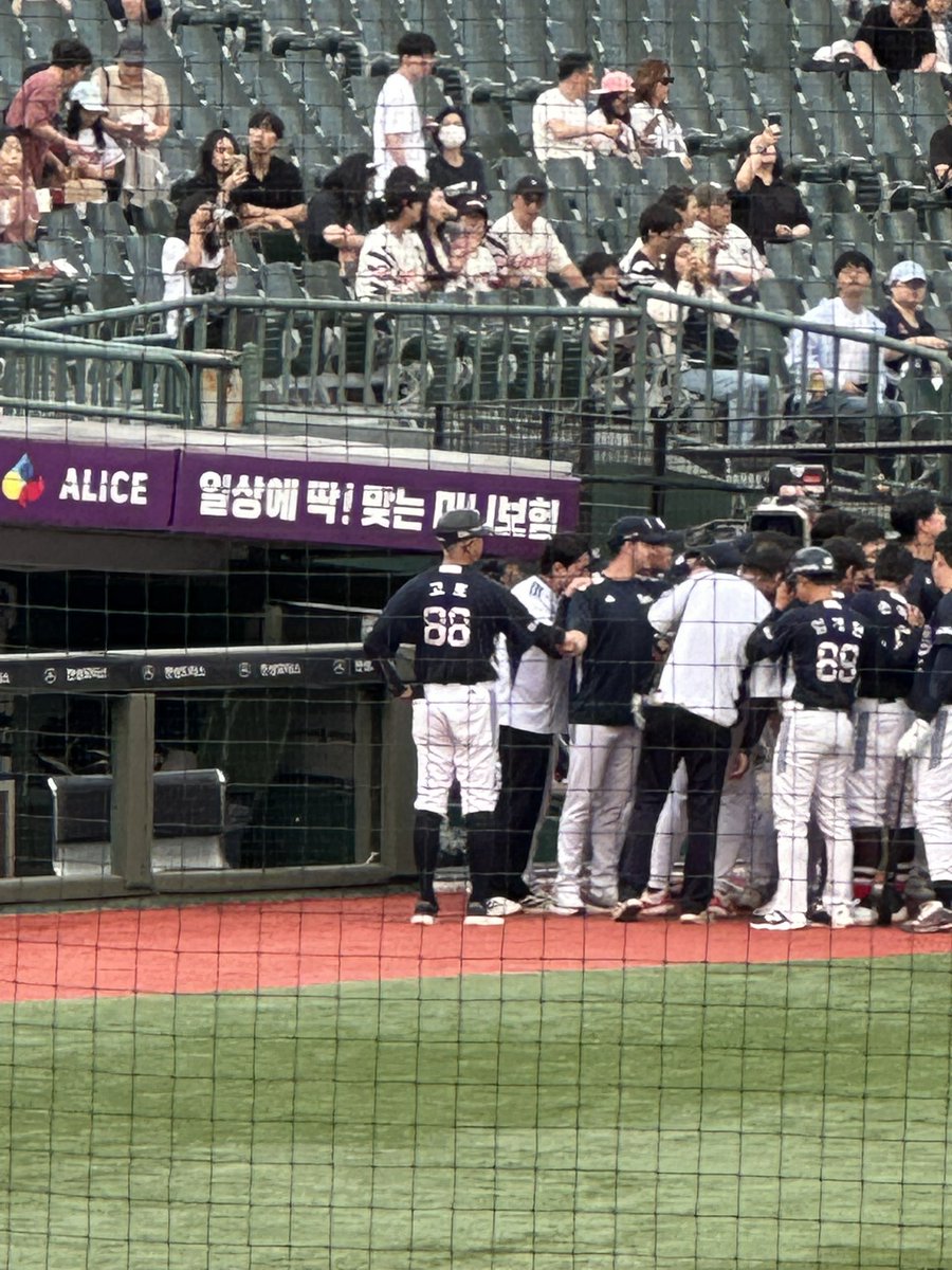 baseball_10abe's tweet photo. 사직野球場で食べたユッケマジで美味しかった💕クリームセウ🍤も！ピリッとしててお酒が進む！
後藤孝志もお元気そうで何よりでした笑 https://t.co/bLcycSmWlm