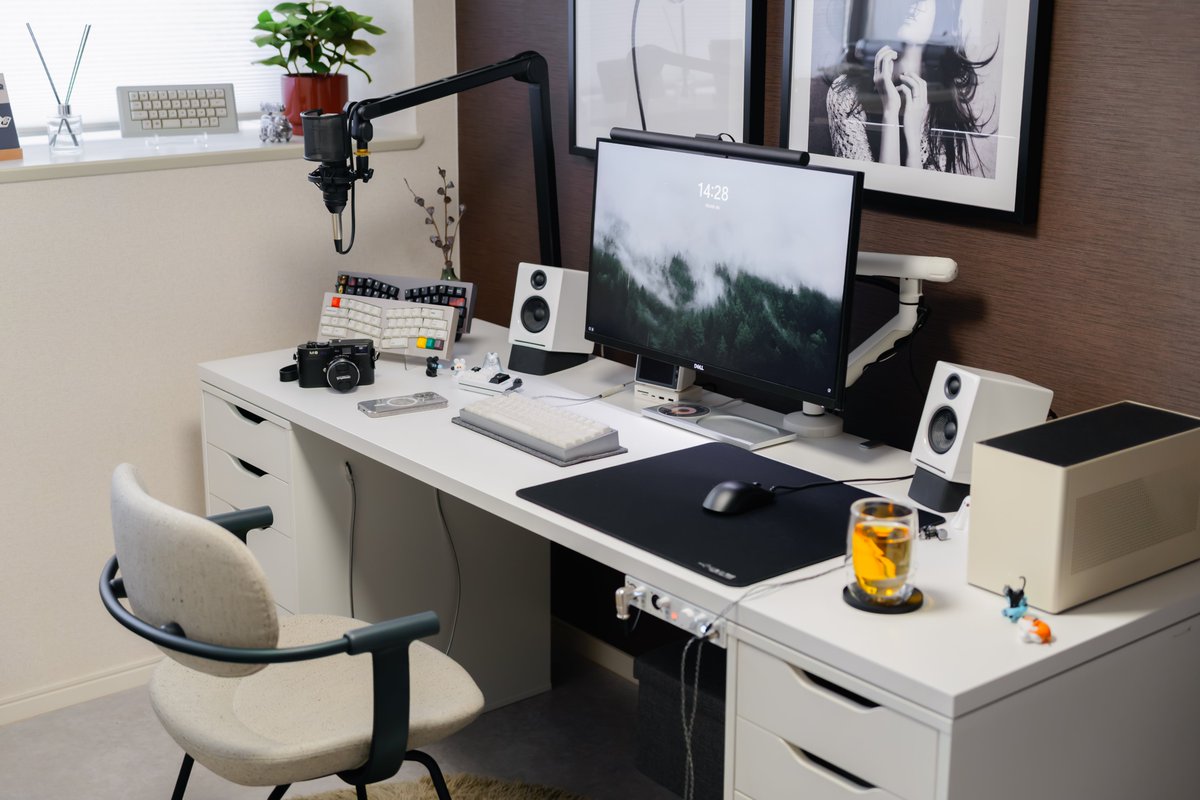 palace_k__'s tweet photo. どのデスクもお気に入り
#過去デスク詰め合わせ 
#desksetup https://t.co/NtDgEvZRv2