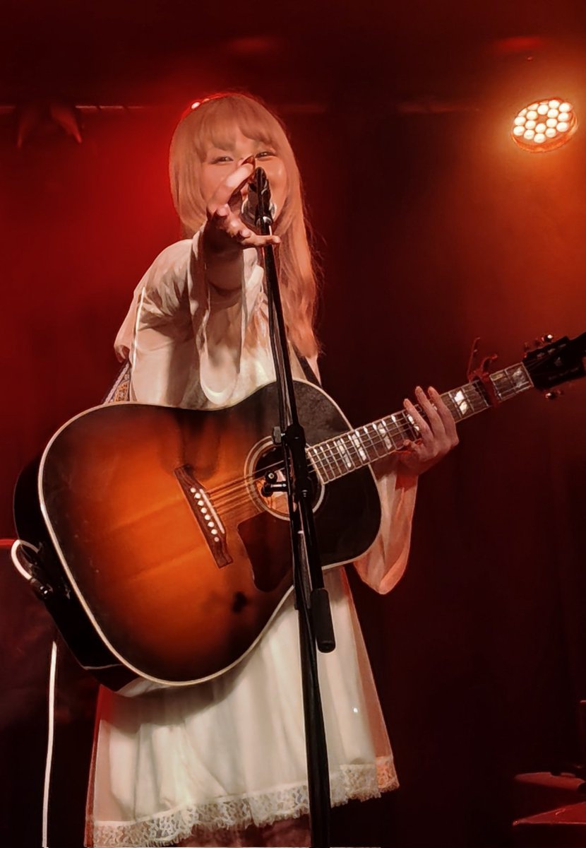 monowasurejp's tweet photo. 6/17 『tami presents 🗼✨WINNER プロジェクト 東京VOL.1』へ。
初渋谷gee-ge.出演の #つきみるく さん
新調したという白の衣装が良く似合って
て可愛いです🥰。タイトルがついた新曲
も好き。
#優利香 さん、みんなで「ヘアサロン」
も楽しい。#sanoha さん、常に透明感
のある声が心地良くて好き。栞寧さん
は初見！パワフルな歌声が👍。
tamiさん安定の素晴らしい歌声🎤で
「WINNER」への素敵なステージで、
とても楽しかったです😉