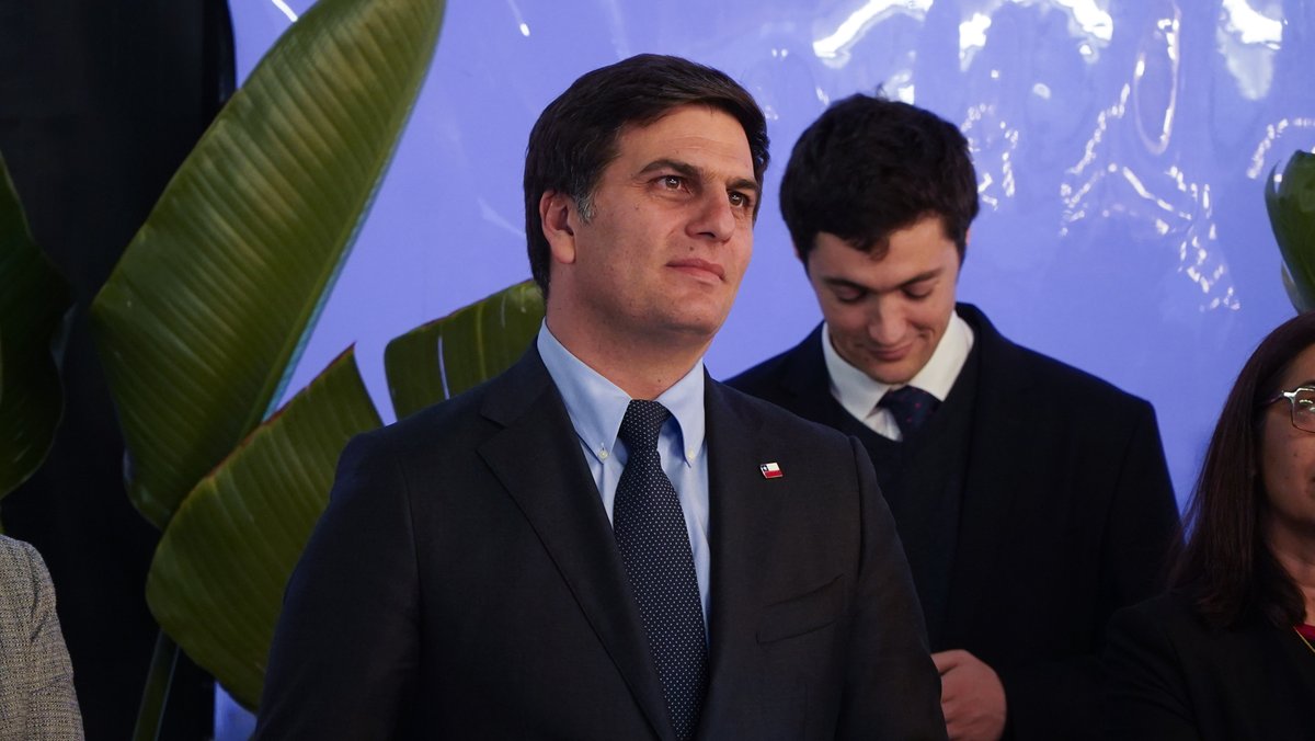 MinMineria_cl's tweet photo. Subsecretario Álvaro González participó de la clausura del foro internacional "De los recursos al empleo: el valor de los minerales para América Latina", instancia en la que reafirmó el compromiso del Gobierno del Presidente Kast por avanzar hacia un Estado facilitador para el desarrollo de nuevos proyectos 🌎🤝