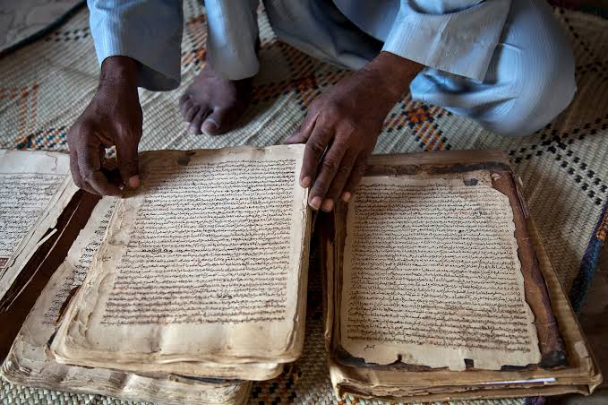 @T00000092 @mynewdam @Kamjiverse these books from mali are older than ...