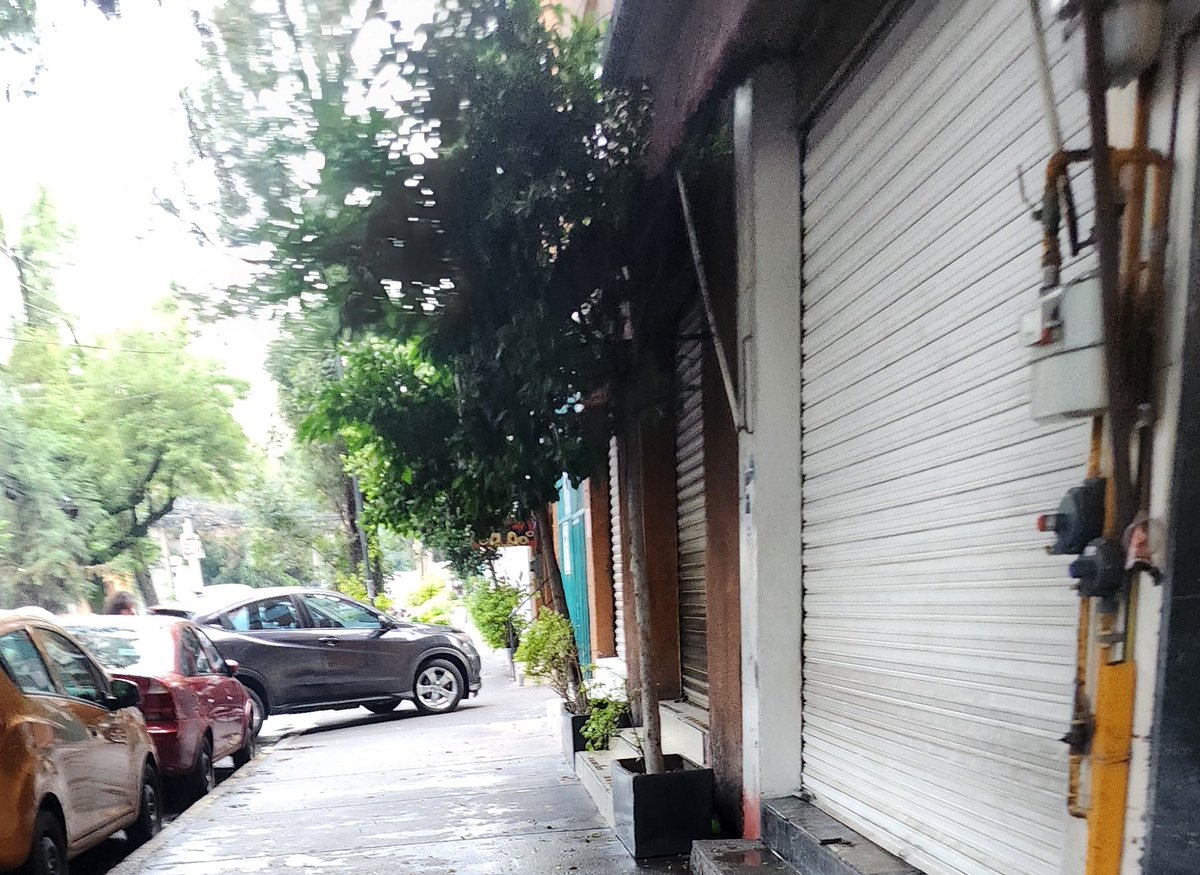 Reportes15's tweet photo. @UCS_GCDMX vehiculo obstruyendo la banqueta en Miguel Angel 50 col nonoalco mixcoac 03700 alcaldia Benito Juarez https://t.co/w0hTqFdpgk