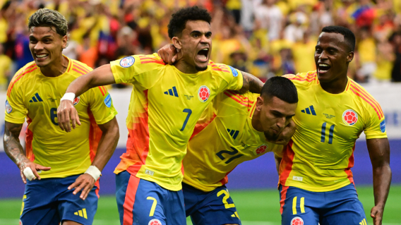 AlexDatos2's tweet photo. Se viene nuestra selección! Arranca la Copa Mundial 2026 para @FCFSeleccionCol 💛💙❤️

🇨🇴Mundiales disputados: 7
🎩Partidos: 22
✅Victorias: 9
🟡Empates: 3
❌Derrotas: 10

👨81 jugadores disputaron al menos un partido
Freddy Rincón y Pibe Valderrama, los que más jugaron (10 partidos cada uno)

⚽️20 futbolistas anotaron al menos un gol
James Rodriguez es nuestro maximo goleador (6 goles)

👉Hemos anotado 32 goles y hemos recibido 30
👉Hemos visto 31 tarjetas amarillas y nuestros rivales vieron 34
👉Solo hemos recibido una roja (Carlos Sanchez) y ninguno de nuestros rivales ha sido jamás expulsado

🧐Nuestros cinco entrenadores:

Adolfo Alfredo Pedernera (1962)
Francisco Antonio Maturana (1990-1994)
Hernan Dario Gomez (1998)
Jose Nestor Pekerman (2014-2018)
Nestor Gabriel Lorenzo (2026)