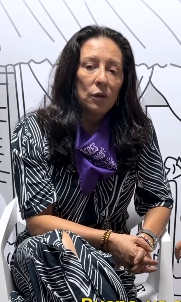 vahiaa's tweet photo. Voto por una impresión, porque cuando se le dió la oportunidad al descuido y a lo antiestético, demostraron que la feura, siempre van acompañada de deshonestidad y maldad.
Así a muchos le duela, una imagen dice más que mil palabras y Colombia merece una  1ª dama impecable como Analu.
Nosotros decidimos, sirena o bagre.